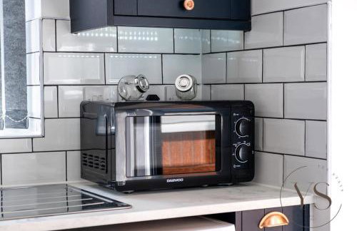 Modern 3BR Home in 9 Anson Rd Near Sandwell Hospital with Garden and Free Parking - Foto 25