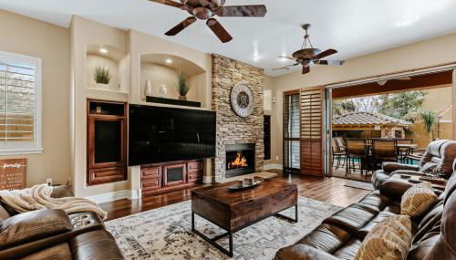 Luxury Retreat with Heated Pool & Hidden Game Room home - Foto 2