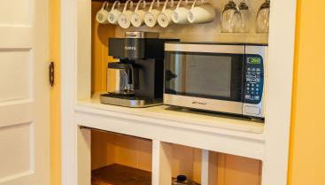 Cottage 5-6 - 2 Bedroom 1 Bath End Unit with Kitchenette Private Courtyard Pet Friendly fee applies - Foto 2