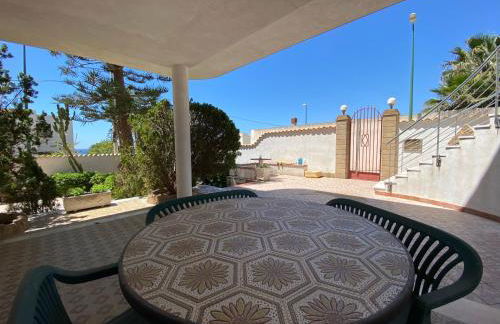 200m from the Sea - Large Private Patio with BBQ - Foto 17