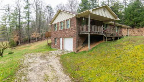 Carries Cottage- Hot Tub, Firepit, Covered Deck - Foto 4