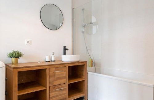 La Madeleine-Beautiful bright two bedroom apart - Foto 14