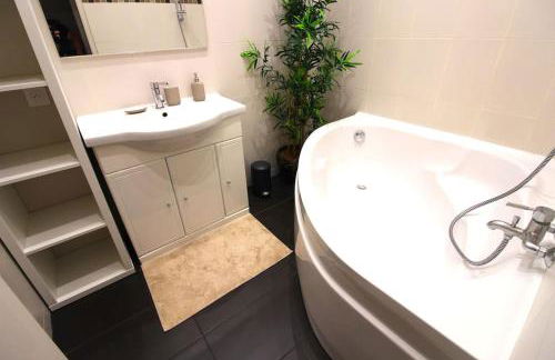 Le Central Parc - T2-Spacieux-Clim-Wifi - Foto 18