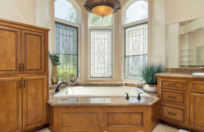 Modern Temecula Mansion w Pool, Hot Tub, Guest House & Valley Views Camila by Avantstay - Photo 22