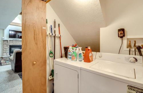 Private Hot Tub and Lake Access Poconos Escape! - Foto 14