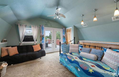 Entire 2br 2ba hilltop view home Sleeps 8 pets 4 acres Jacuzzi Central AC Kingbeds Office Free WiFi Parking Full Kitchen Refrigerator Washer Dryer Furnished Three 3 Large Sunset Dining Patios Grill Stovetop Oven Hiking Wildlife Firepit Quiet very Secluded - Foto 13