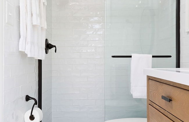 New! Modern King Suite Steps to the Beach! - Foto 10