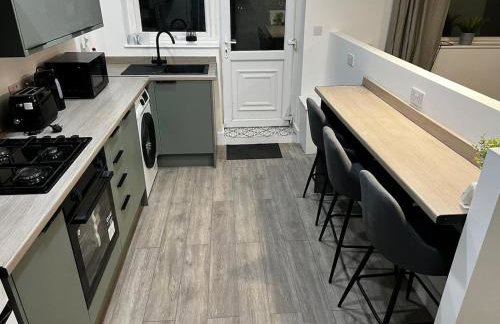 ResiLets - Plessey Road House, Large, Modern Home - Foto 10