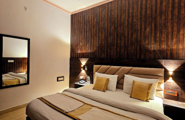 Shri Krishna Divine Dham - Photo 18