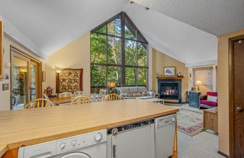 Fox Hollow - Hot Tub, Wifi, Pet Friendly, Screen Porch, Deck, Recreation Center, Pool Access, Golf Nearby, Hiking, Grill, Fireplace, King Bed - Foto 37