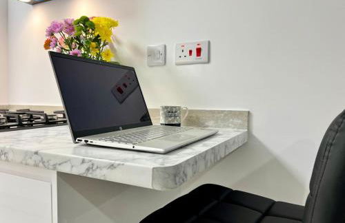 Borage House- Crawley,3BR House, Wifi, Parking, Close to Gatwick Airport, Contractor friendly, short and long term stays welcome - Foto 36