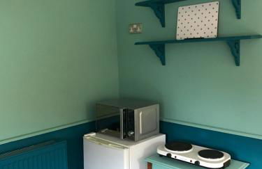 Poplar Lodge, Dee Valley Stays - cosy microlodge with detached private shower & WC - Photo 25