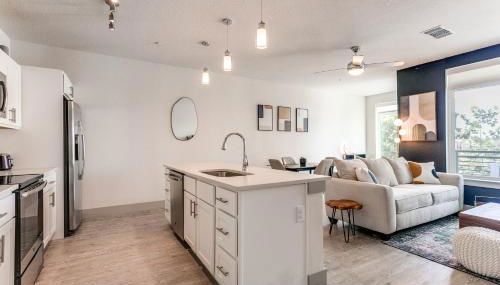 Stylish Condo facing Riverwalk with Free Parking Pet Friendly Centrally Located on the Riverwalk - Foto 4, minibar