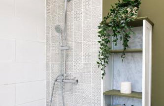 Charming Family Home with Stoves, Garden & Parking - Foto 43