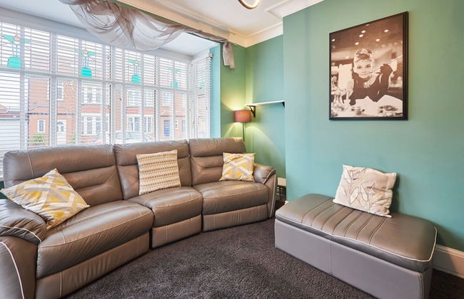 Host Stay Spire View House - Photo 8