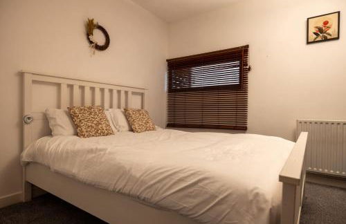 Muirhouse 2BR Apartment with Free Parking - Foto 27