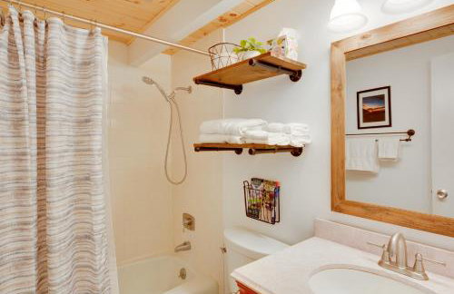 Steps to Sugar Mountain! Condo w/ Furnished Deck - Foto 10