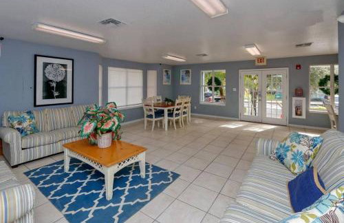 LOVE AT FIRST SIGHT! NEW Disney Home, Sleeps 6, Pool, Patio, NO Steps, LOW Rates! - Foto 9