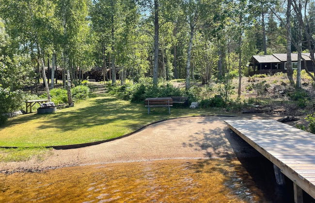 Bright Holiday House by the Lake - Photo 30