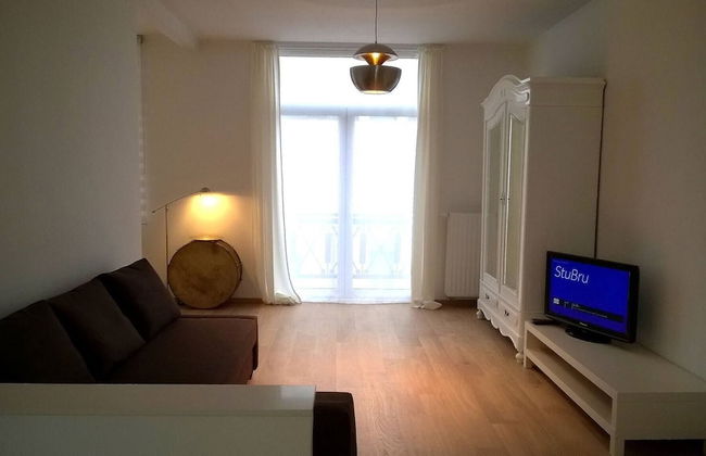 Almost White, Near Train, Metro N7688 - Foto 3