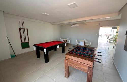 No Atalaia, Fort Poseidon rua do Atalho a 700 metros da praia do Atalaia, apartamento novo decorado, varanda, sala de estar e jantar, 02 suítes, 03 banheiros, lavanderia, cozinha, piscina, churrasqueira, salão de jogos, vista parcial das dunas e mar - Photo 65