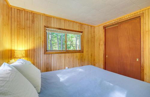 2 Blocks to Boat Ramp Higgins Lake House with Grill - Foto 16