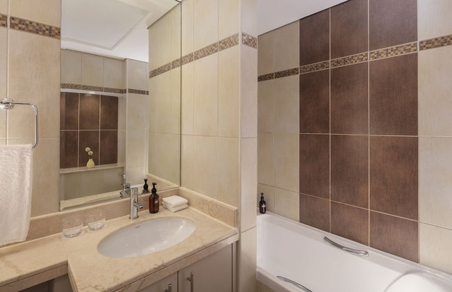 Staybridge Suites Dubai Internet City by IHG - Photo 33