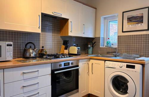 Beautiful 2 bedroom apartment with estuary views - Photo 8