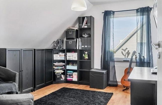 5-bed-rooms House With Jacuzzi, Free Parking, and 2 Toilets-bath in Malmö - Photo 10