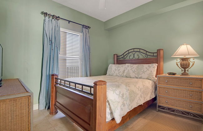 Tropical High-Rise Condo with Beachside Pool Access and Free Poolside WiFi - Unit 2004 by RedAwning - Foto 6