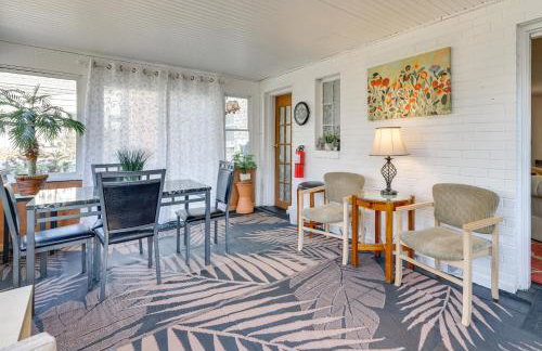 Walk to Detroit Zoo Home with Sunroom and Patio! - Foto 22