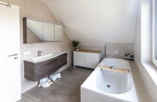 Ferienhaus Thiele - Familienglück mit Garten - Kamin - Sauna - Pool - Foto 3