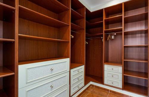 Architectural jewel between sea and mountains - Foto 24