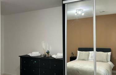 Modern 2-Bedroom Flat Near Wembley - 9 Minutes from Park Royal Station - Foto 17