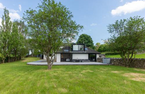 Perfect Family Retreat with Hot Tub, Nr the Lakes - Foto 1