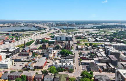 NEW Elegant Downtown Escape with Modern Comforts - Foto 44