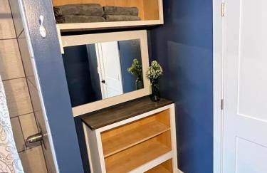 Entire level just off Interstate, free breakfast - Foto 12