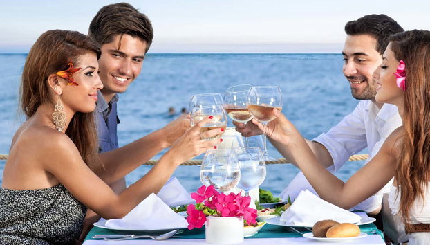 Excursión a Búzios - Foto 4, Disfrutando de un rico almuerzo con vistas al mar