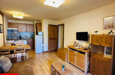 Appartements - PISCINE INTÉRIEURE Sauna - PARKING Privé Étage 1 - Centre Village - Résidence Cami Réal - avec LINGE et MÉNAGE de fin de Séjour Compris - Foto 4