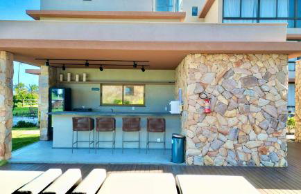 Apartamento Pé na Areia Cond Alphaville Guarajuba - Foto 55