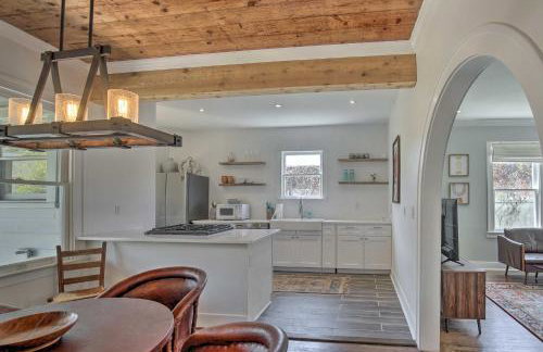 Historic Home with Yard Near St Marys Strip! - Foto 9