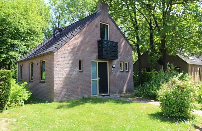 Holiday Home in Nijmegen With Garden Terrace - Foto 1
