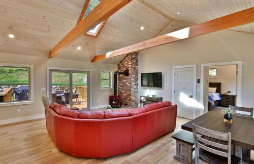 Experience the charm of Peak Hill Home, a cozy 3-BR retreat close to Ski Resort - Foto 28