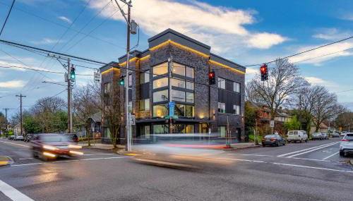 The Cascadia Retreat - Luxury Home - 90 WalkScore - Photo 2