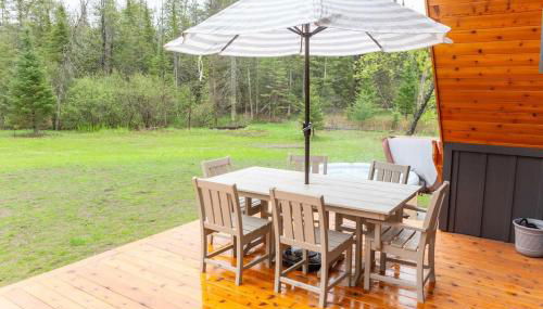 TreeTops Ayframe, Supersized AFrame on the River with Hot Tub - Foto 2