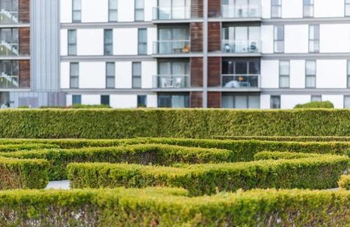 The Vizion serviced apartments from Pincott Properties - free parking, private balcony, and WiFi - Photo 40