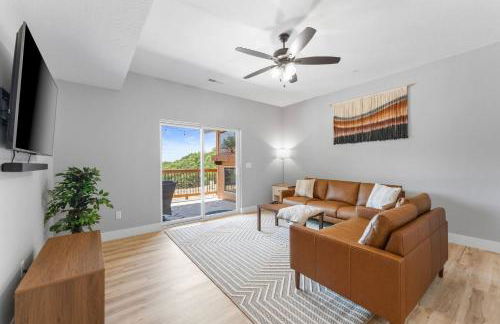 High Cliff Cabin + Private Hot tub at Table Rock Lake - Foto 77