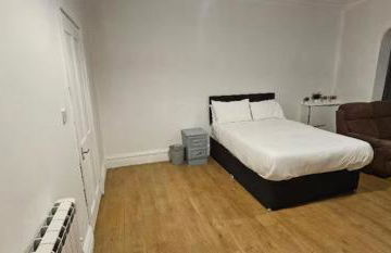 Spacious Two Bedroom Flat with Dedicated Workspace in Worsley - Foto 6