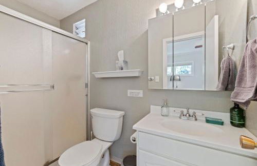 Red Cabin in Twain Harte - King bed - Photo 22