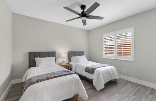 Modern Luxury Retreat in Naples - Photo 8